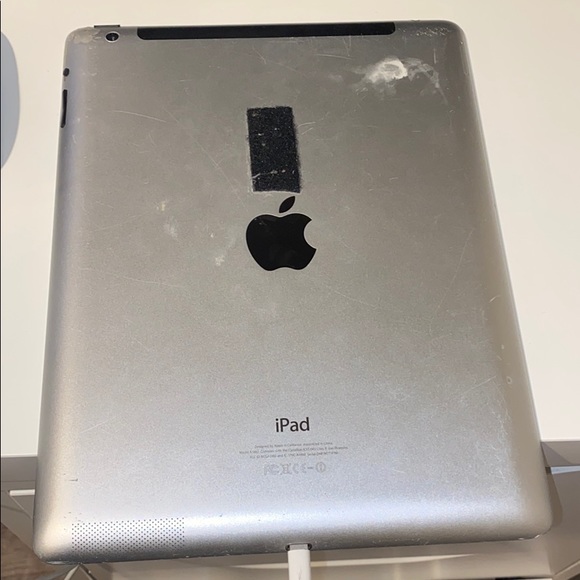 2 big iPad, 1 mini iPad, & 1 Samsung tablet - Picture 6 of 11